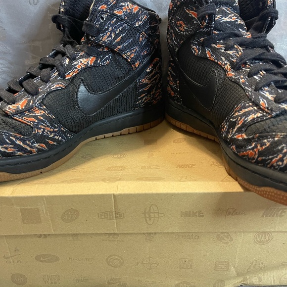 Nike Dunk High (Supreme- Vintage 2009) - Picture 6 of 9